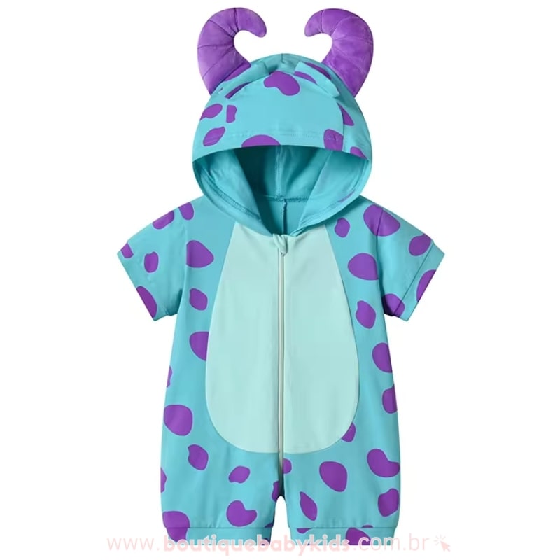 Macaquinho Bebê Fantasia Sulley Monstros S.A, peça única com capuz, chifrinhos acolchoados, cauda e zíper frontal para vestir com facilidade.