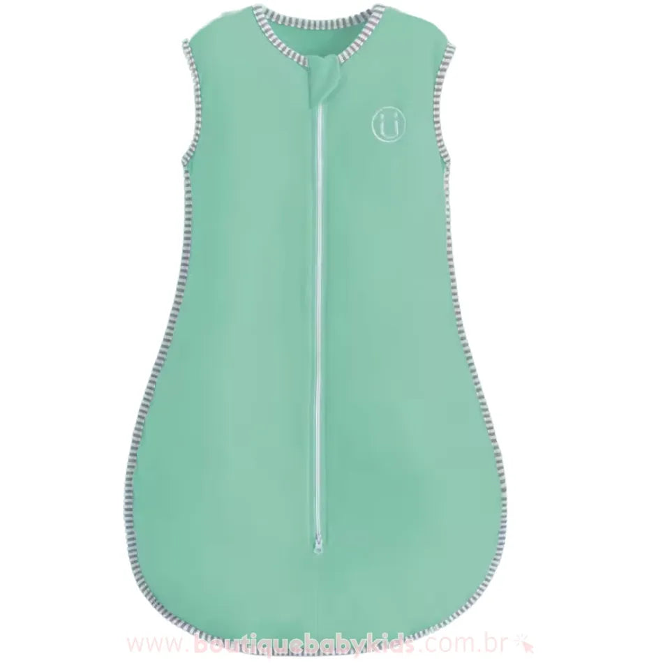Saco de dormir para bebê na cor verde menta, confeccionado em tecido macio e respirável, com fechamento em zíper frontal para facilitar a troca.