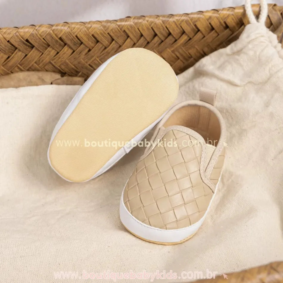 Tênis Bebê Slip On Clássico Trançado Couro Ecológico Bege - Boutique Baby Kids