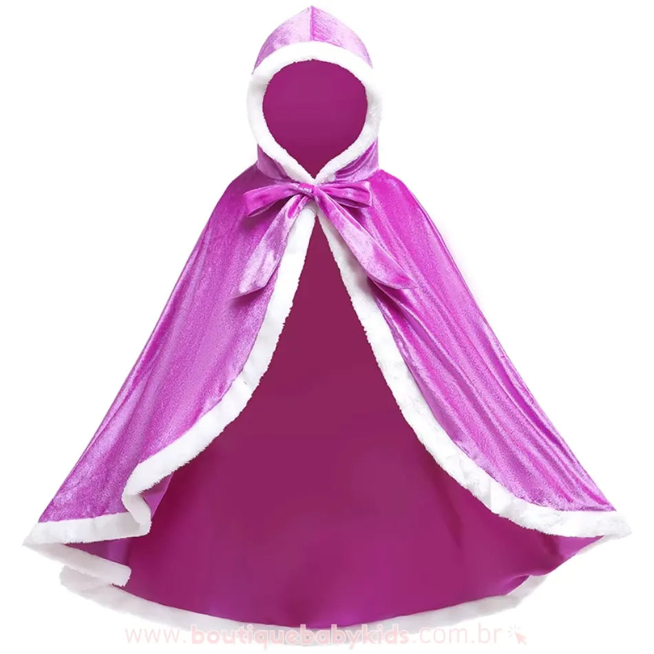 Capa infantil roxa com acabamento aveludado e bordas de pelo branco. 