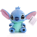 Stitch Azul com 20 cm em plush macio sentado de frente ideal para presentear ou decorar quarto infantil.