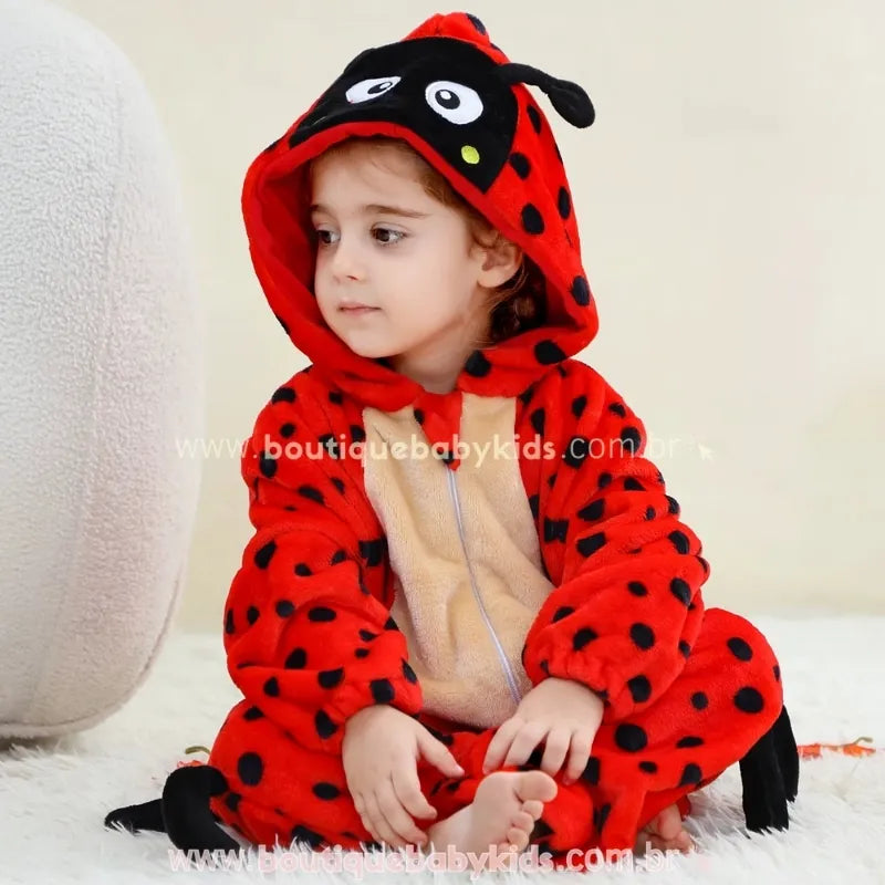 Macacão Bebê Temático Fantasia Joaninha da Sorte Capuz 3D - Boutique Baby Kids