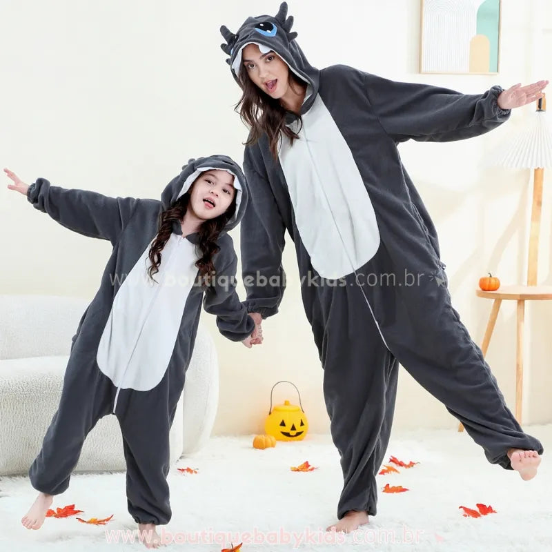 Video do Macacão Infantil e Adulto Kigurumi Fantasia de Dragão Noturno Cinza - Boutique Baby Kids