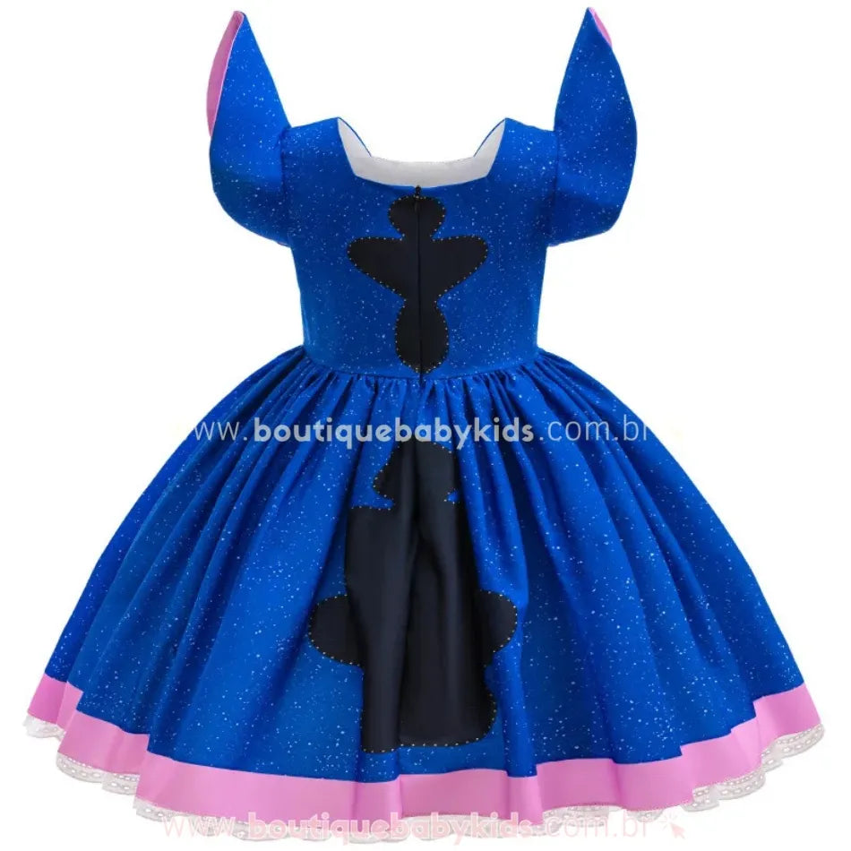 Vista traseira do vestido Stitch com estampa das costas do personagem e recorte anatômico.