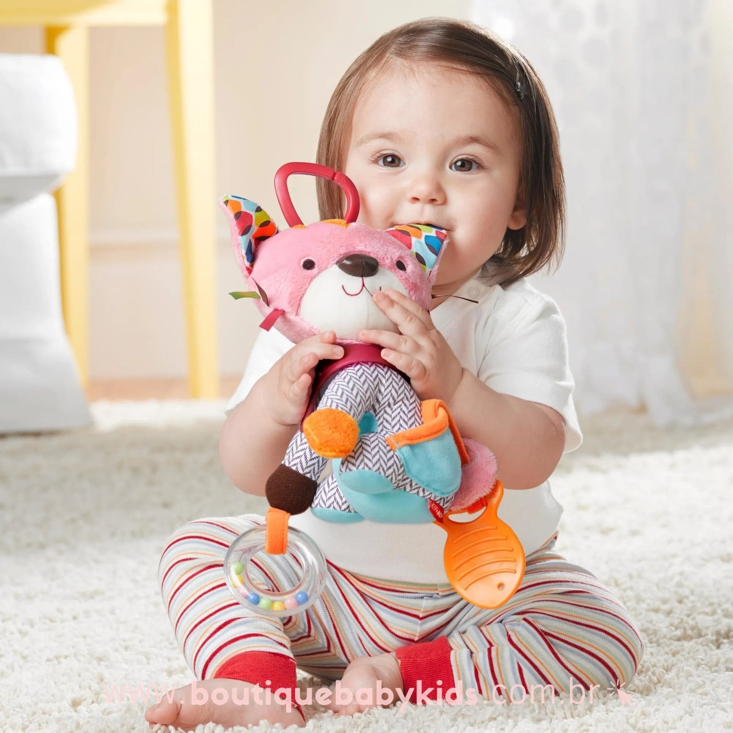 Pelúcia Mobile Atividades Gatinha Rosa com Chocalho